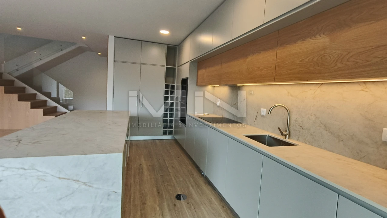 Moradia T3 para Venda em Fânzeres e São Pedro da Cova Foto 27