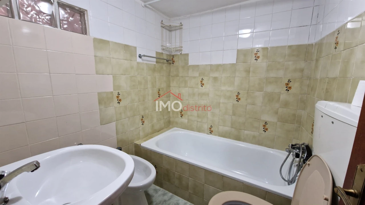 Apartamento T1 para Venda em Santa Maria da Devesa Foto 3