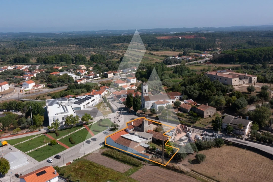 Moradia T3 para Venda em Ega Foto 24