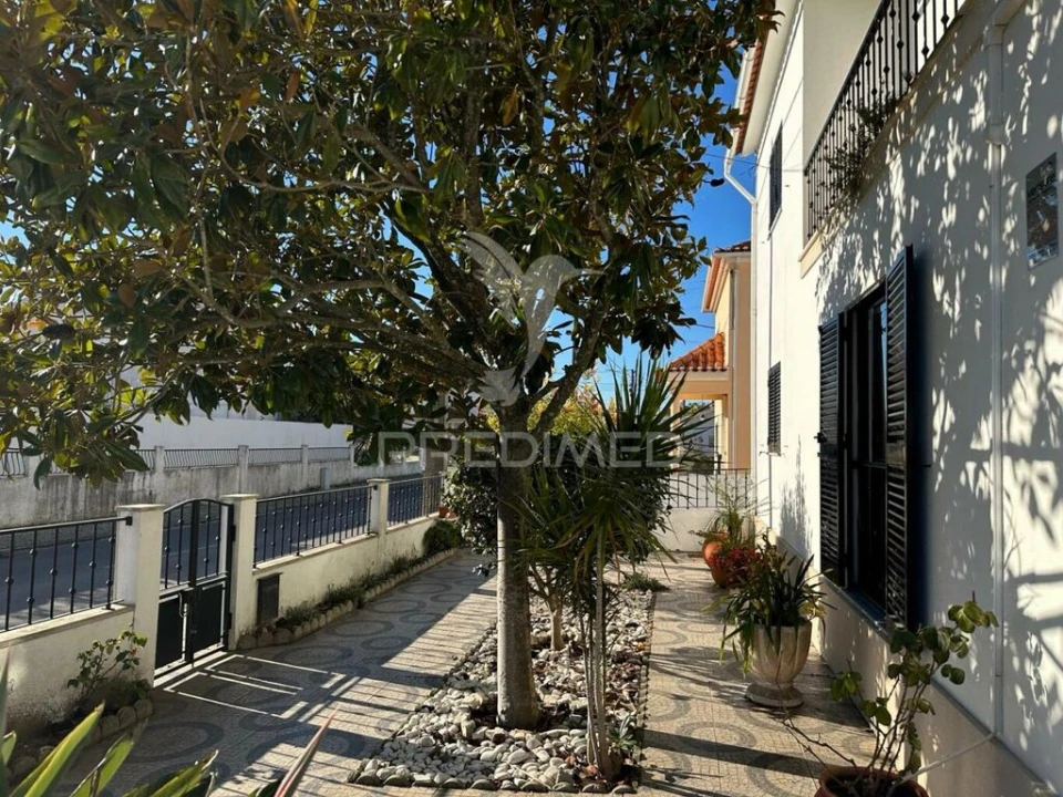 Moradia T5 para Venda em Romeira e Várzea Foto 3