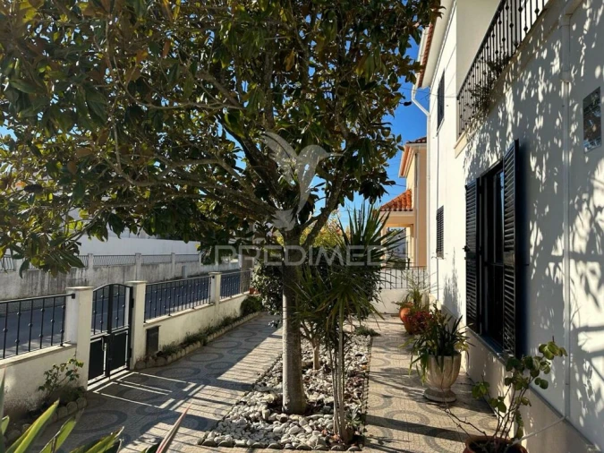 Moradia T5 para Venda em Romeira e Várzea Foto 3