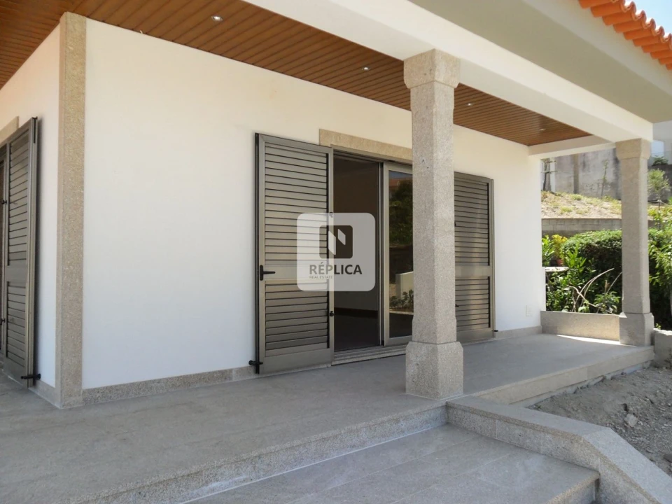 Moradia T3 para Venda em Duas Igrejas Foto 2