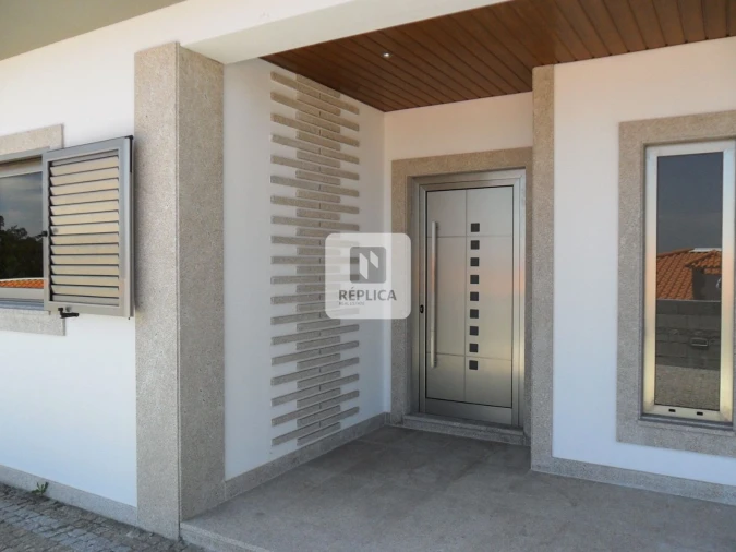 Moradia T3 para Venda em Duas Igrejas Foto 4