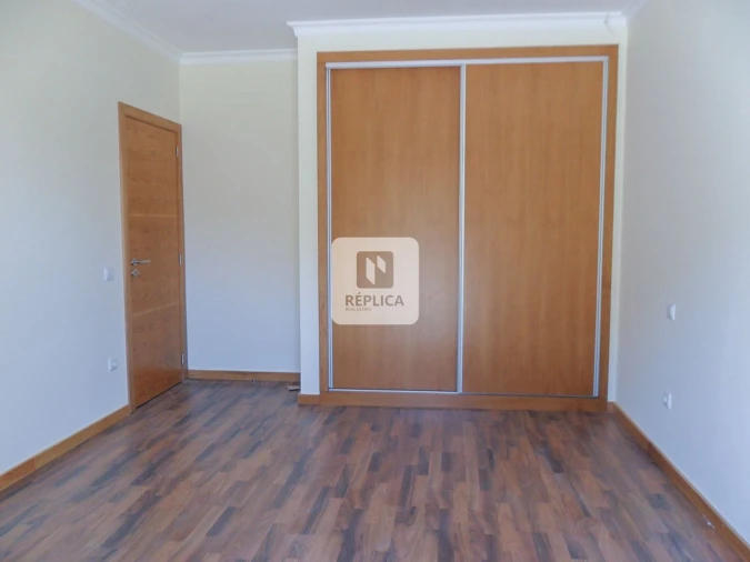 Moradia T3 para Venda em Duas Igrejas Foto 17