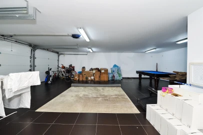 Moradia T5 para Venda em Queluz e Belas
