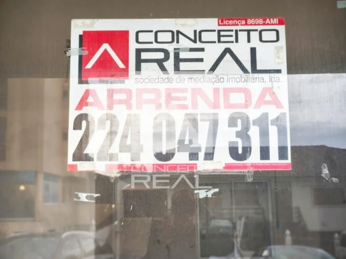 Loja para Arrendamento em Rebordosa Foto 9