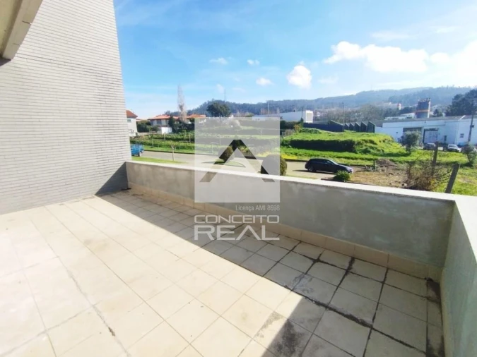 Loja para Arrendamento em Rebordosa Foto 8