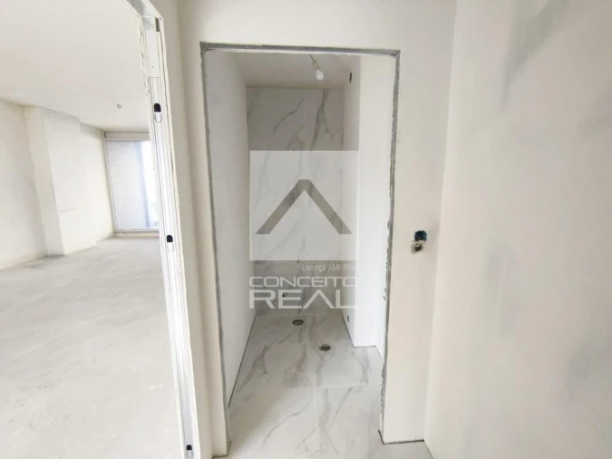 Loja para Arrendamento em Rebordosa Foto 4