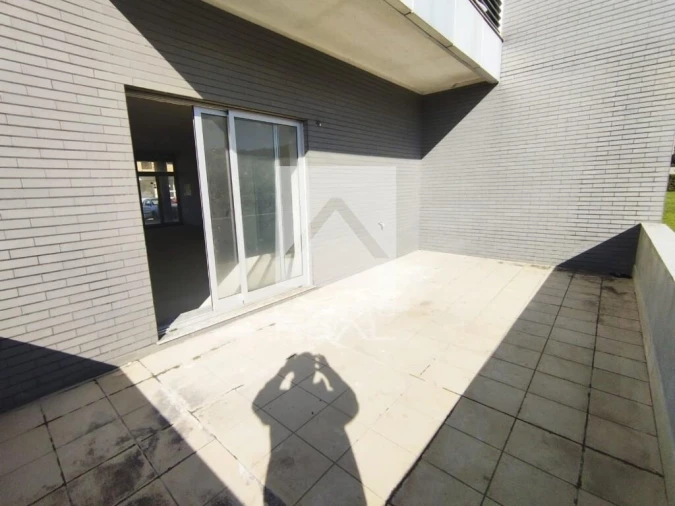 Loja para Arrendamento em Rebordosa Foto 7