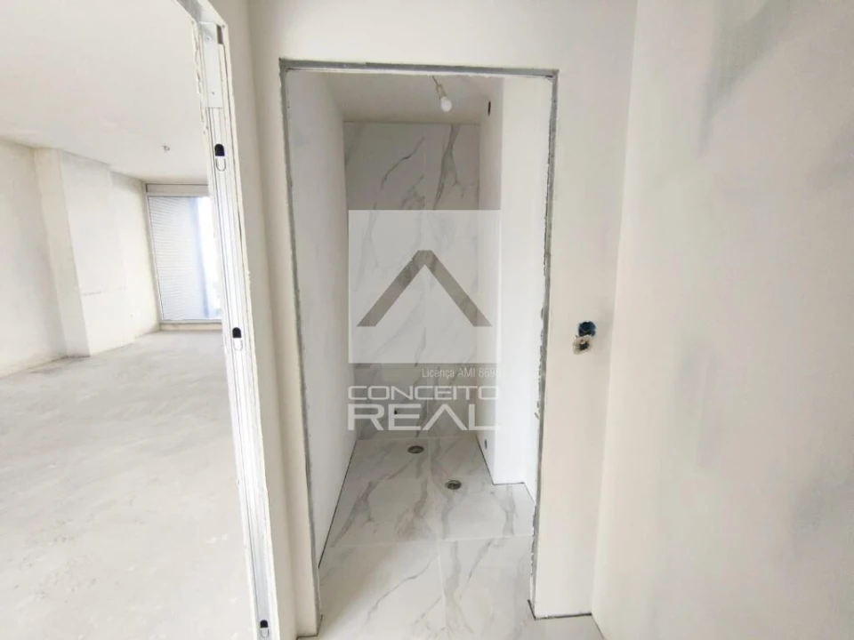 Loja para Arrendamento em Rebordosa Foto 4