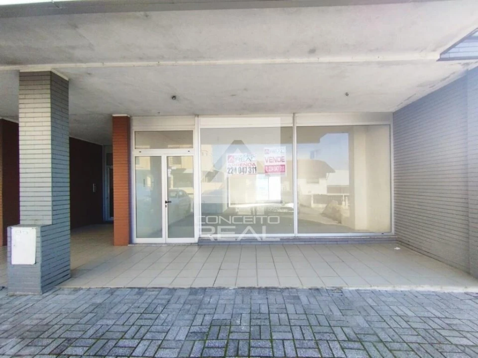 Loja para Arrendamento em Rebordosa Foto 1
