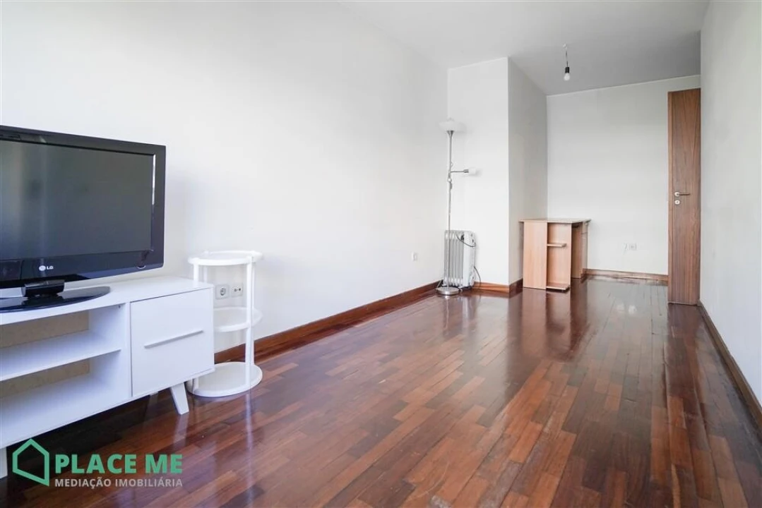 Apartamento T1 para Arrendamento em Nogueiró e Tenões Foto 11