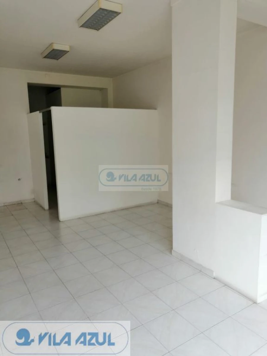 Loja para Arrendamento em Selho (São Jorge) Foto 4