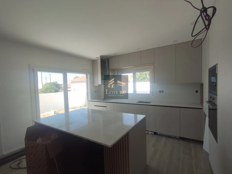 Moradia T3 para Venda em Fernao Ferro Foto 3
