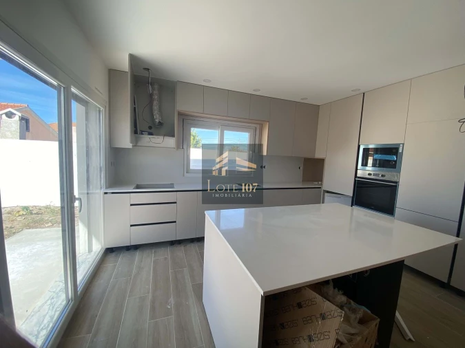 Moradia T3 para Venda em Fernao Ferro