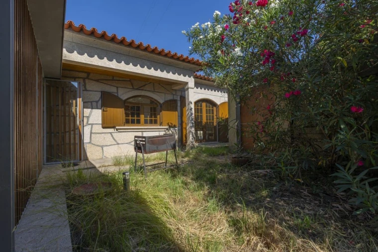 Moradia T4 para Venda em Alpendorada, Várzea e Torrão Foto 2