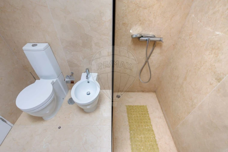 Moradia T4 para Venda em Alpendorada, Várzea e Torrão Foto 5