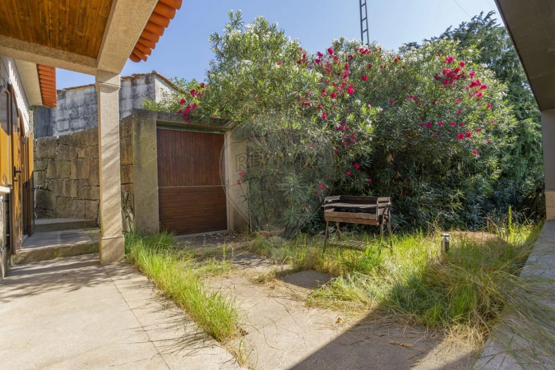 Moradia T4 para Venda em Alpendorada, Várzea e Torrão Foto 3