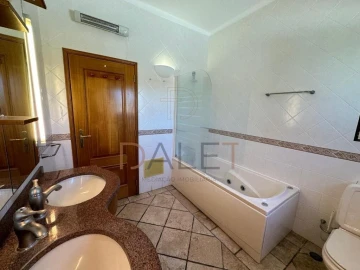 Moradia T5 para Venda em Sesimbra (Castelo)