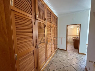 Moradia T5 para Venda em Sesimbra (Castelo)
