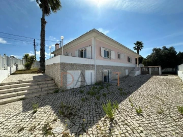Moradia T5 para Venda em Sesimbra (Castelo)