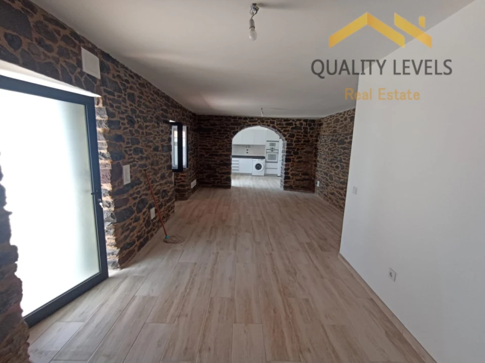 Moradia T2 para Venda em Fajã da Ovelha Foto 3