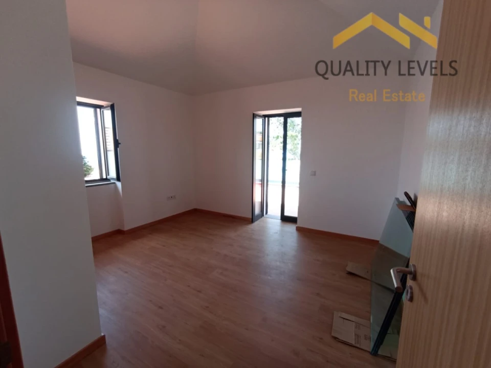 Moradia T2 para Venda em Fajã da Ovelha Foto 7