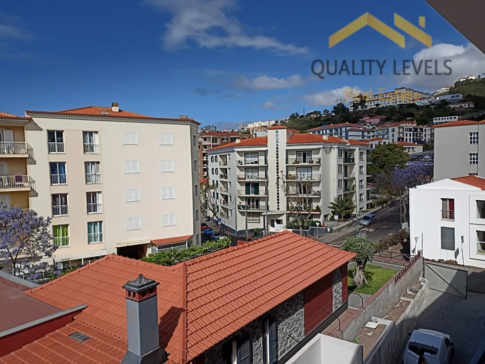 Apartamento T2 para Venda em Caniço Foto 2