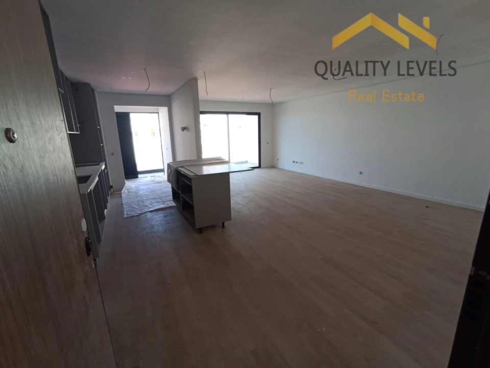 Apartamento T2 para Venda em Caniço Foto 5