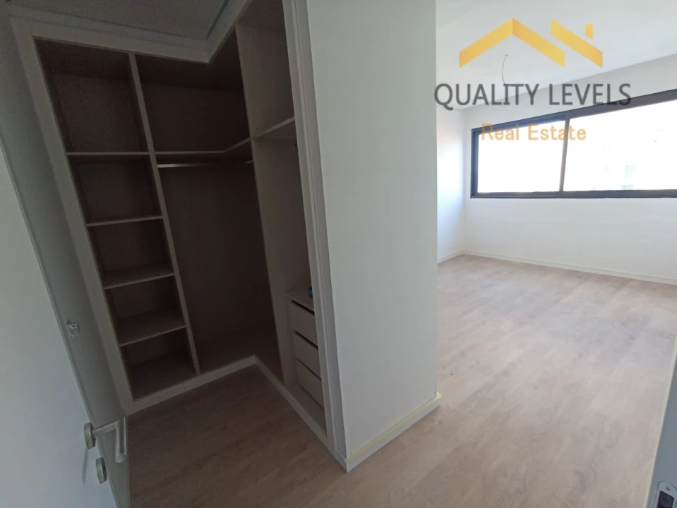 Apartamento T2 para Venda em Caniço Foto 7