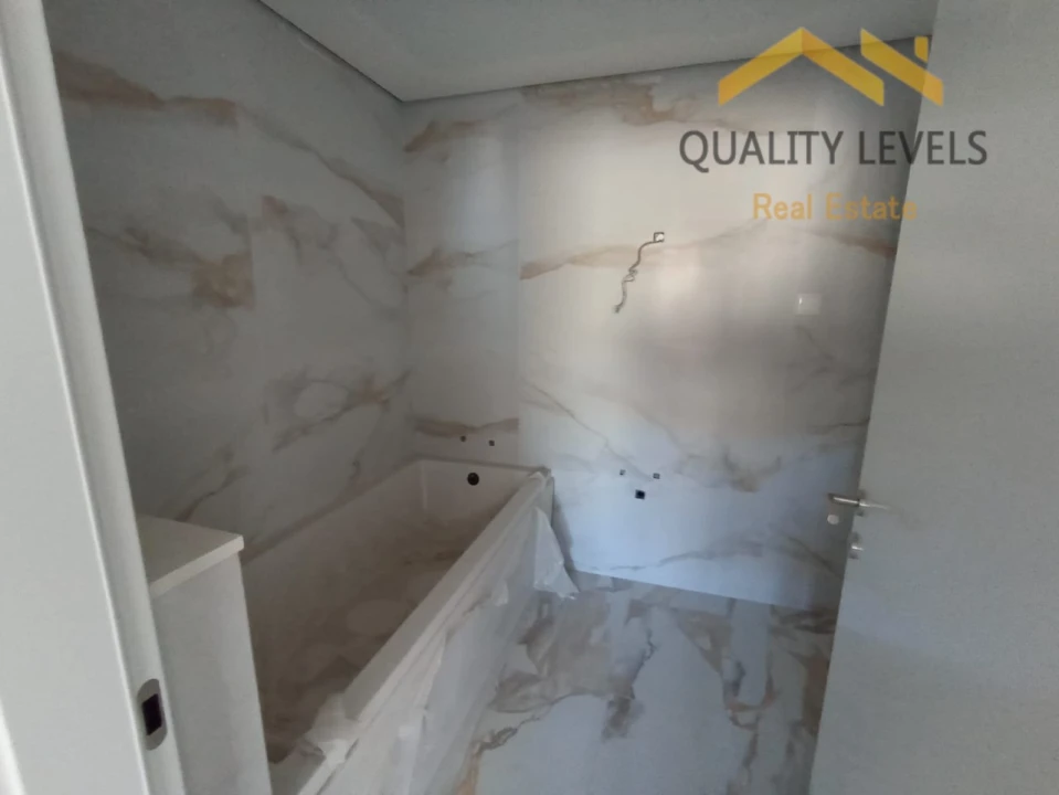 Apartamento T2 para Venda em Caniço Foto 13