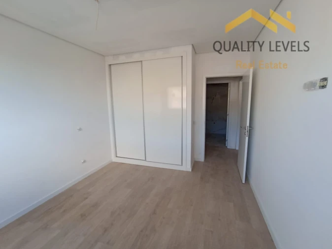 Apartamento T2 para Venda em Caniço Foto 5