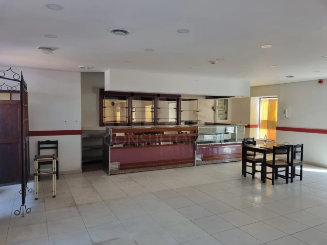 Prédio para Venda em Vila Nova da Barquinha Foto 3