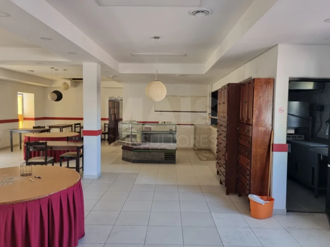 Prédio para Venda em Vila Nova da Barquinha Foto 2