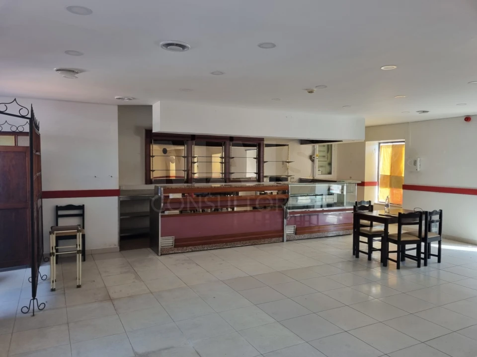 Prédio para Venda em Vila Nova da Barquinha Foto 3