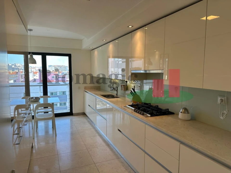 Apartamento T3 para Arrendamento em Benfica Foto 9