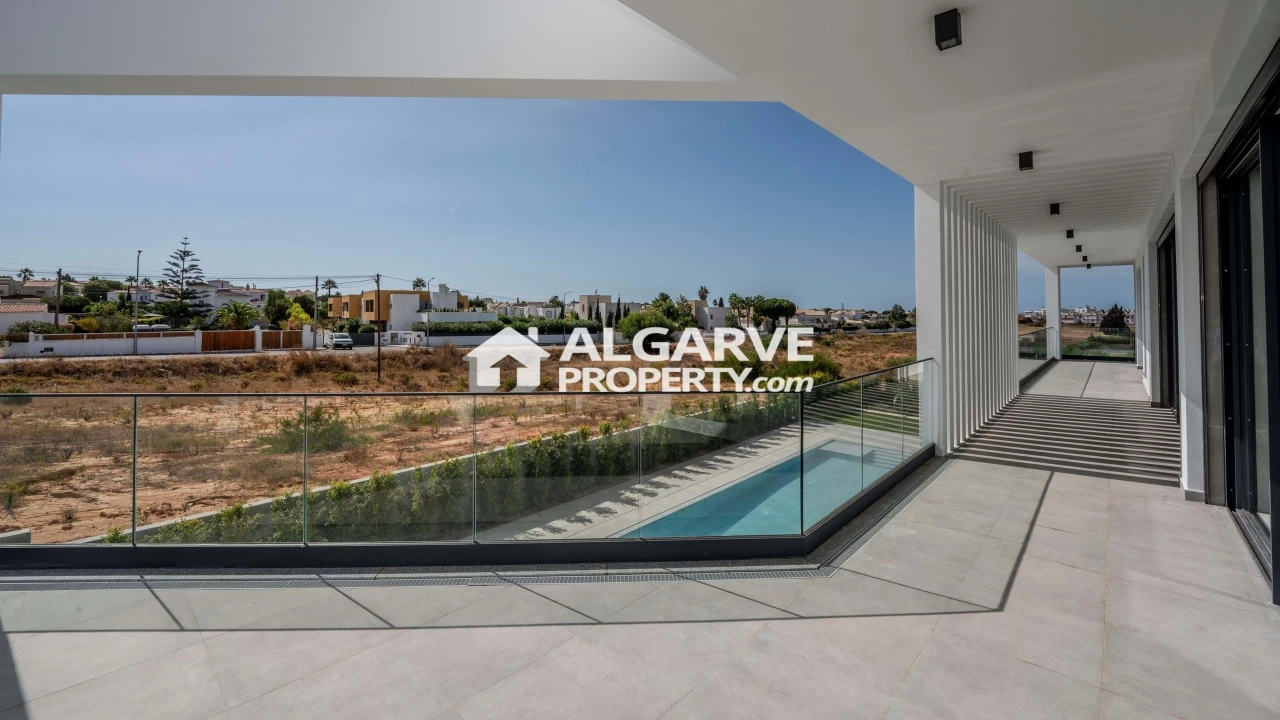 Moradia T4 para Venda em Albufeira e Olhos de Água Foto 27