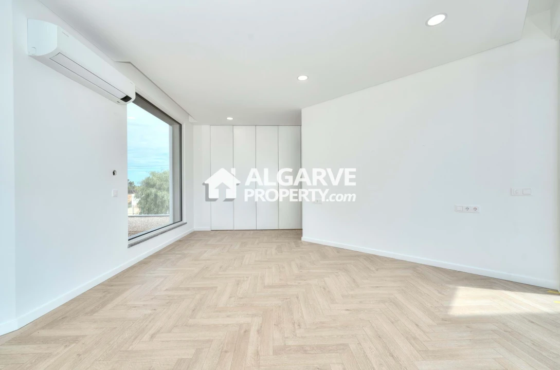 Moradia T4 para Venda em Albufeira e Olhos de Água Foto 28
