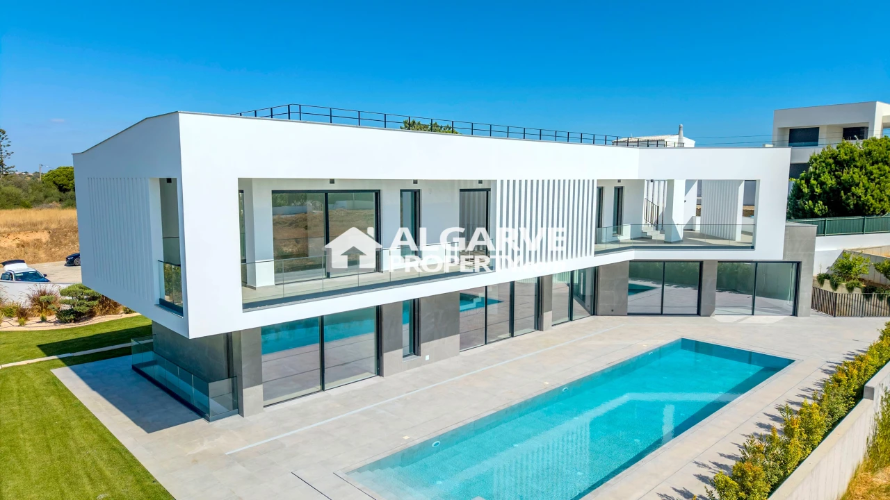 Moradia T4 para Venda em Albufeira e Olhos de Água Foto 1