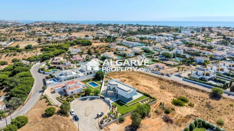 Moradia T4 para Venda em Albufeira e Olhos de Água