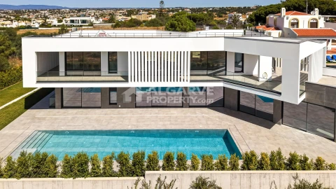 Moradia T4 para Venda em Albufeira e Olhos de Água