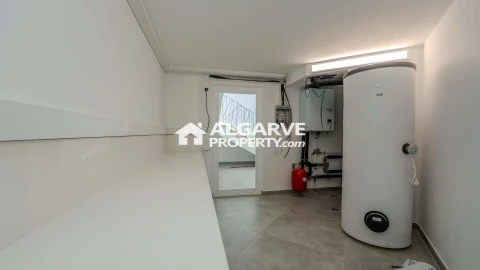Moradia T4 para Venda em Albufeira e Olhos de Água