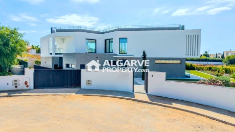 Moradia T4 para Venda em Albufeira e Olhos de Água