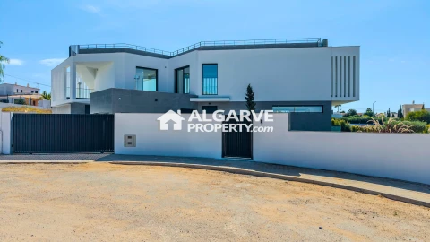 Moradia T4 para Venda em Albufeira e Olhos de Água