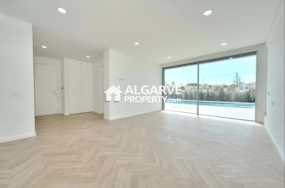Moradia T4 para Venda em Albufeira e Olhos de Água