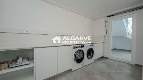 Moradia T4 para Venda em Albufeira e Olhos de Água