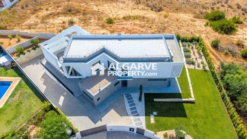 Moradia T4 para Venda em Albufeira e Olhos de Água