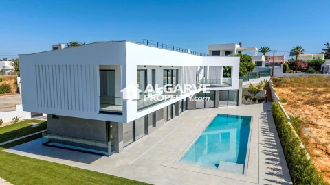Moradia T4 para Venda em Albufeira e Olhos de Água