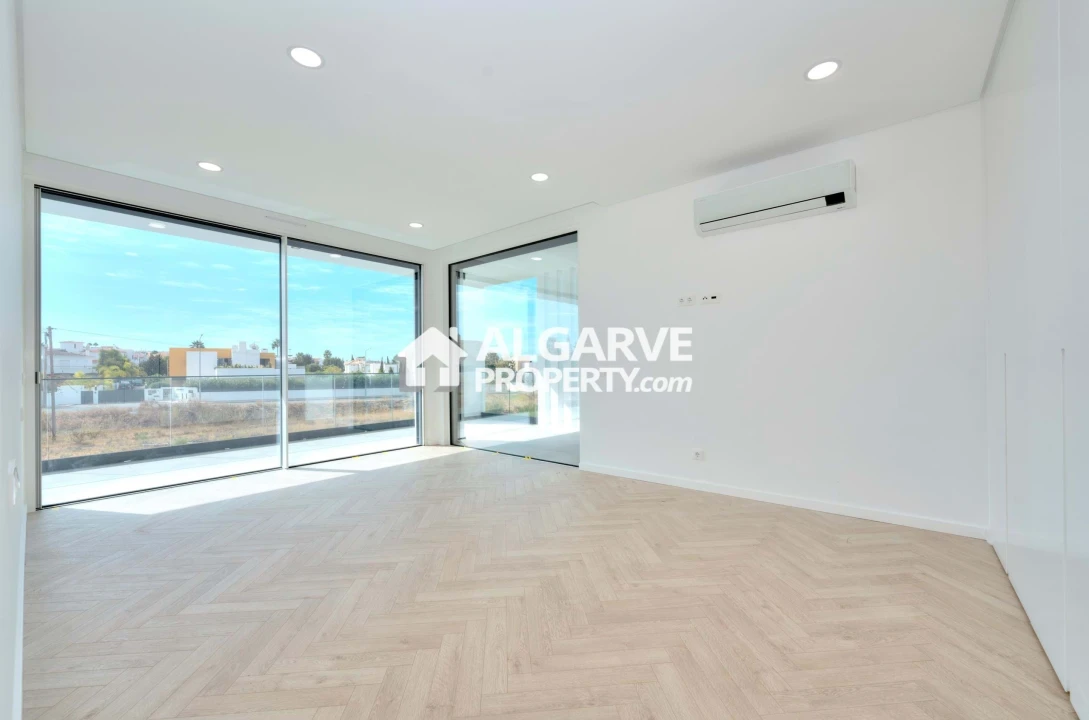 Moradia T4 para Venda em Albufeira e Olhos de Água Foto 19