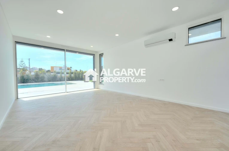 Moradia T4 para Venda em Albufeira e Olhos de Água Foto 4